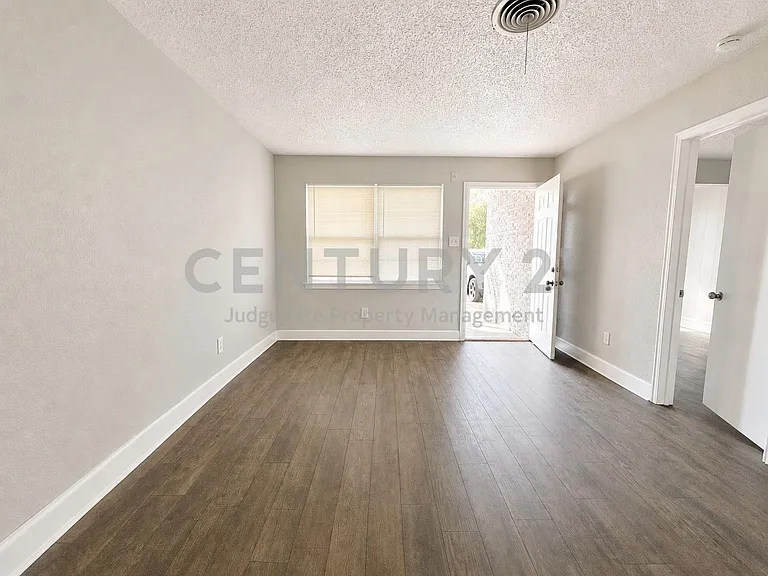 5301 Mansel Ln — Photo 2
