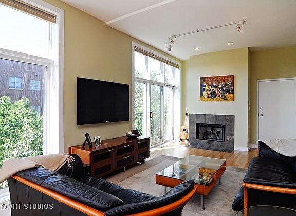 3rd image of 1604 W Cornelia Ave APT 3E