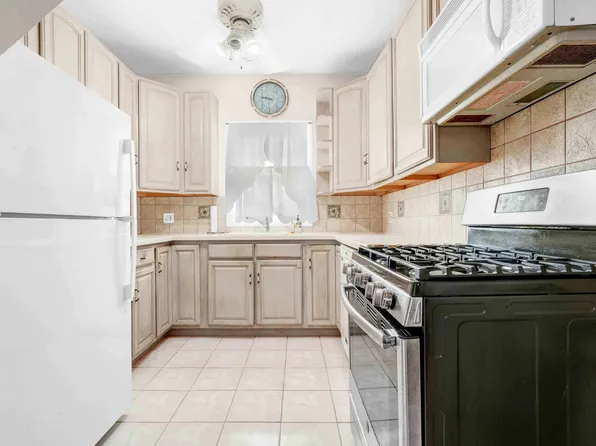 118-07 Beach Channel Drive image 16 of 28