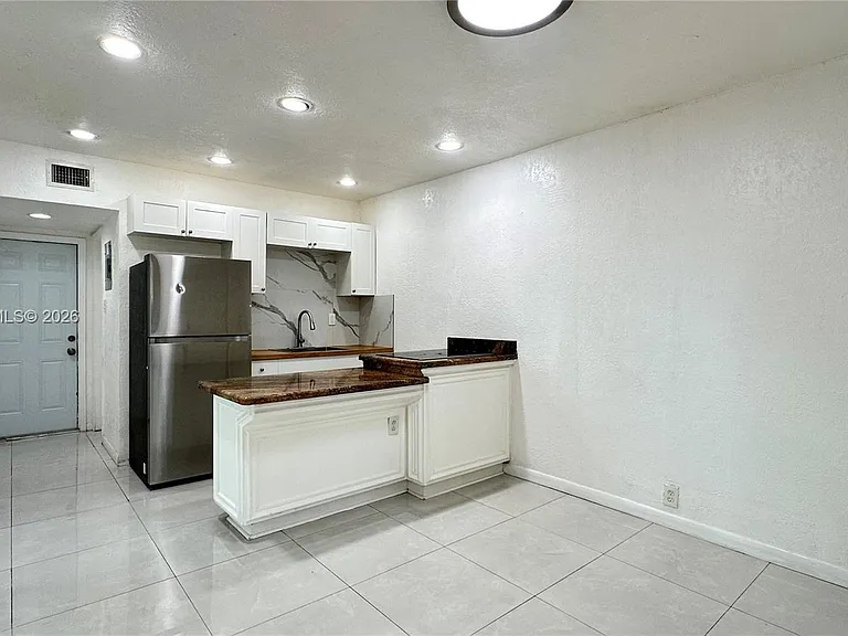 2220 Charleston St #2 — Photo 3