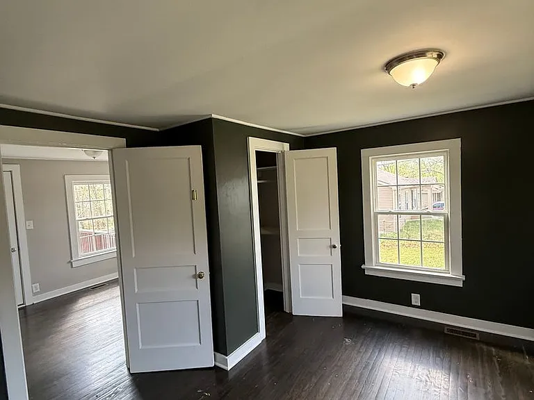 411 Hietts Ln — Photo 8