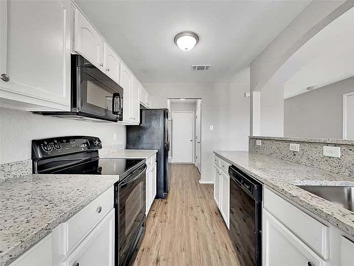 1st image of 1447 Pine Ln