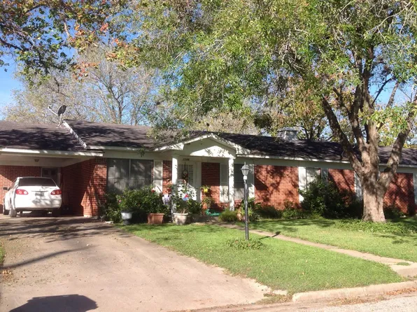 114 Bohman St, Cuero, TX 77954