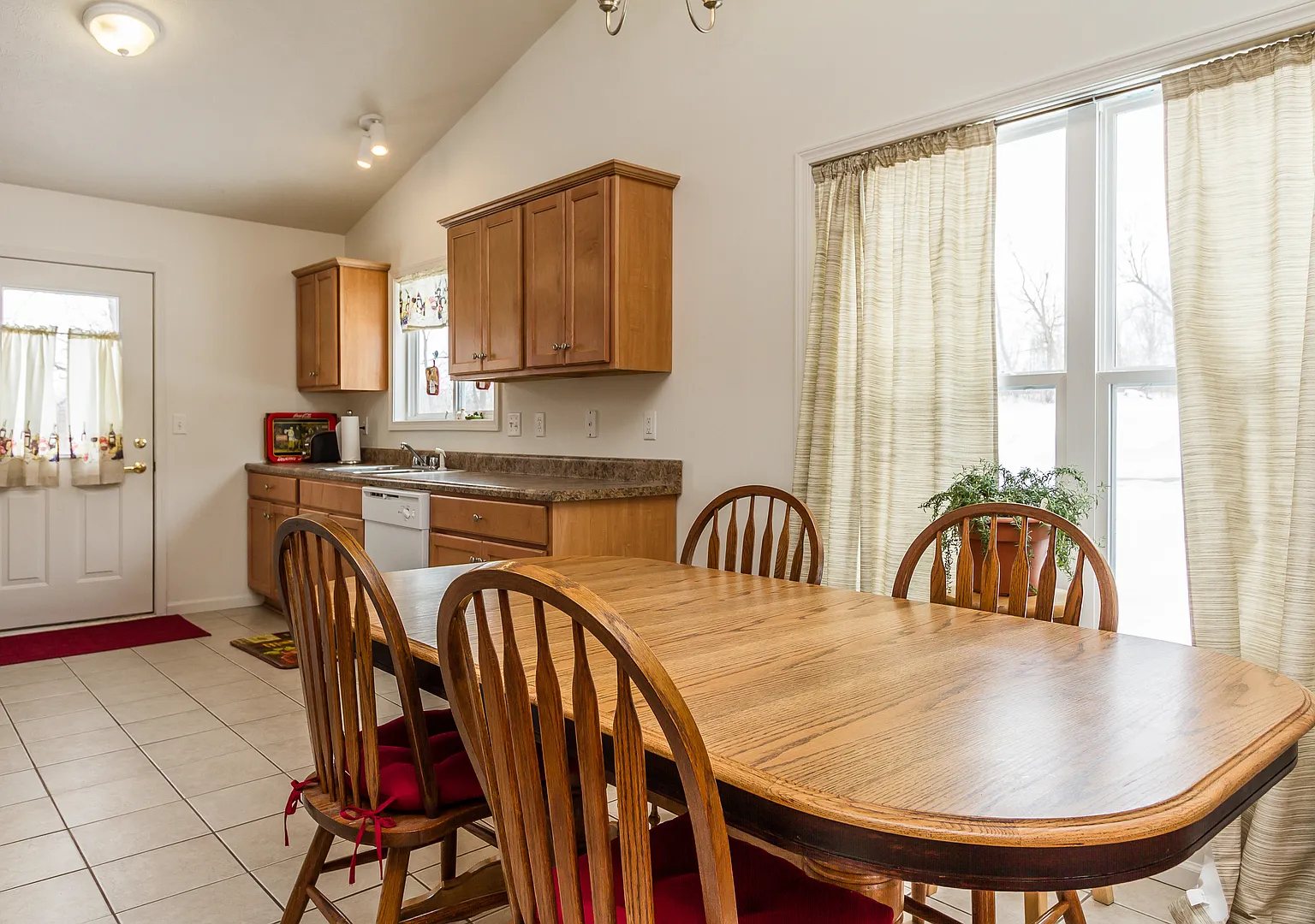 King's Crossing 2 Br Ranch — Photo 2