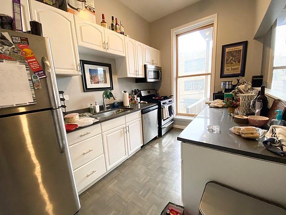 2nd image of 1338 N La Salle Dr APT 3R