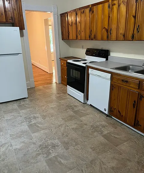 2170 Thompson Ave — Photo 5