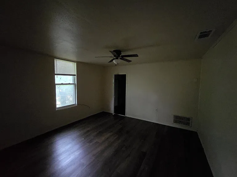 1104 Sherman St — Photo 10