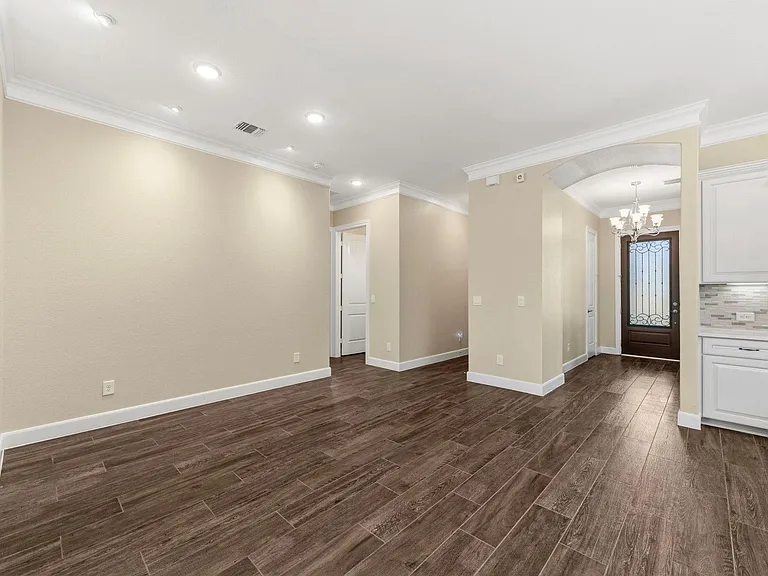 316 Connemara Dr — Photo 15