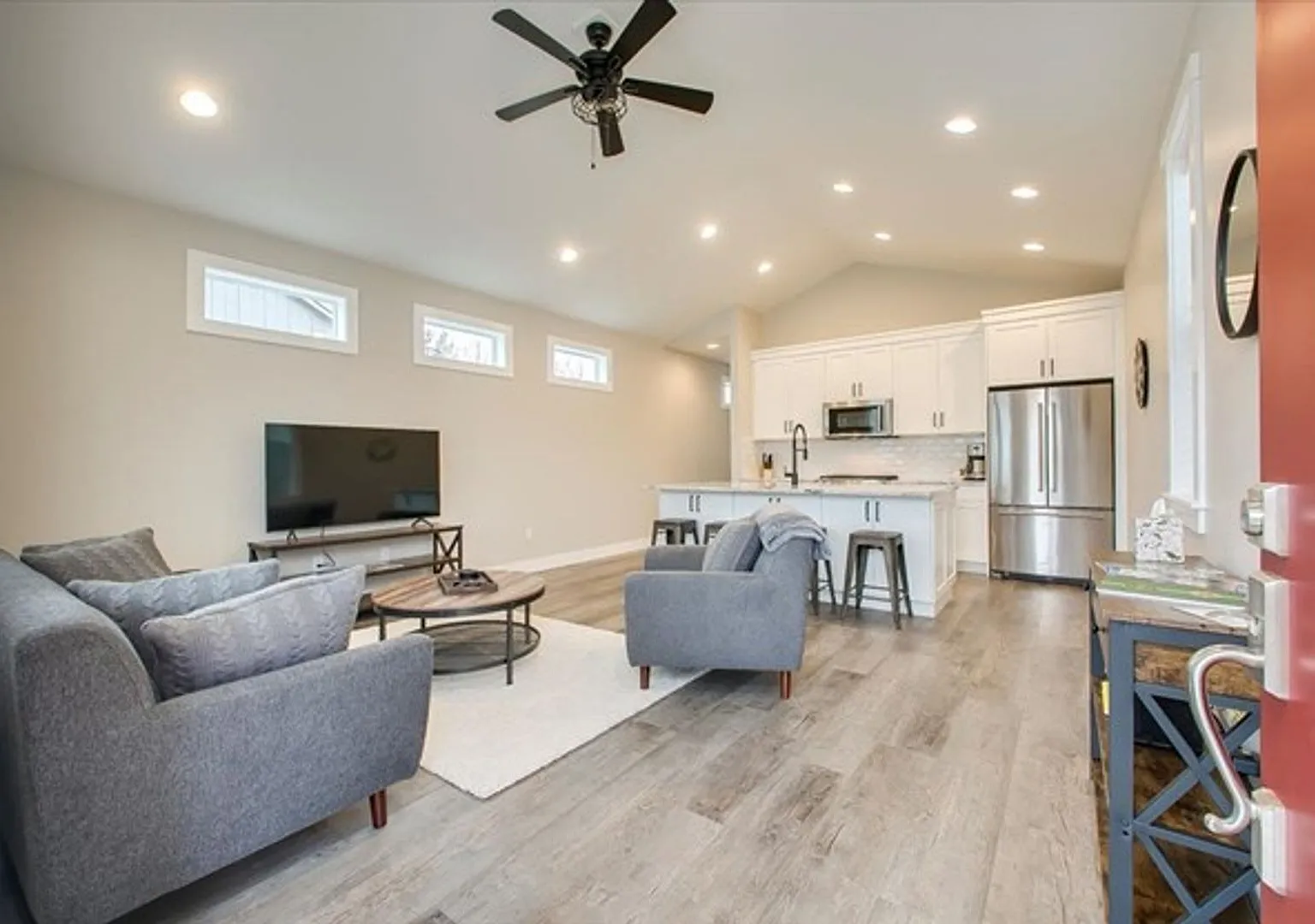 Stunning newer home in a great Boise location — Photo 3