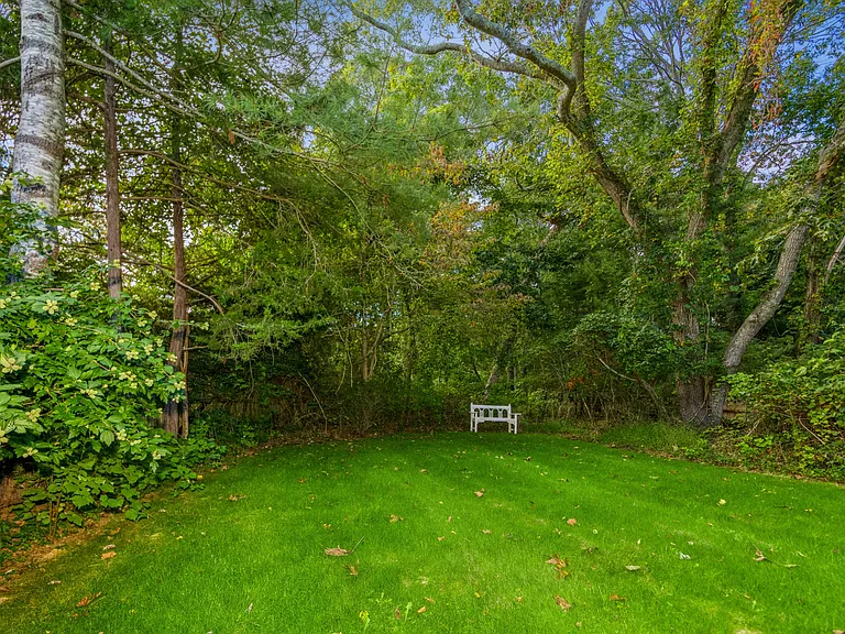 31 Wainscott Stone Rd — Photo 26