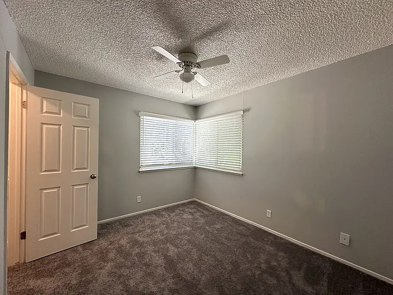 330 W Acacia Street — Photo 23