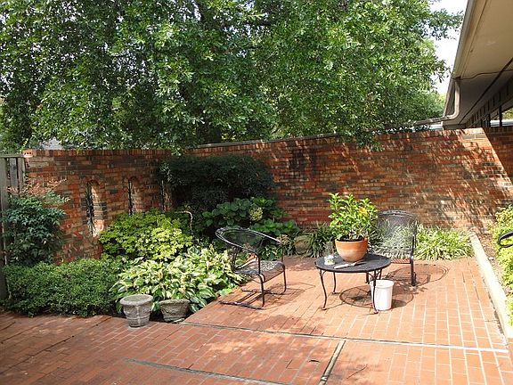 Private Patio Area. Well kept.