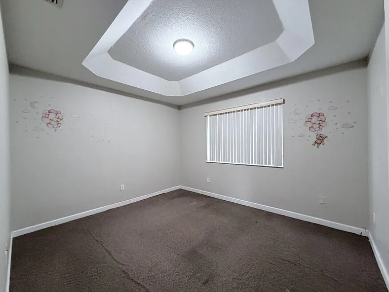 933 NE 42nd Ave — Photo 7