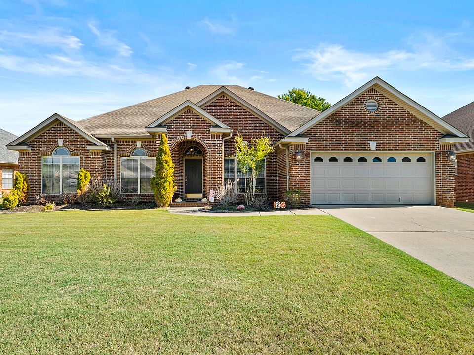 1st image of 323 Maranes Cir