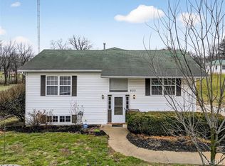 920 N 7th St, Elsberry, MO 63343