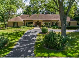 169 Crestview Ct, Barrington, IL 60010
