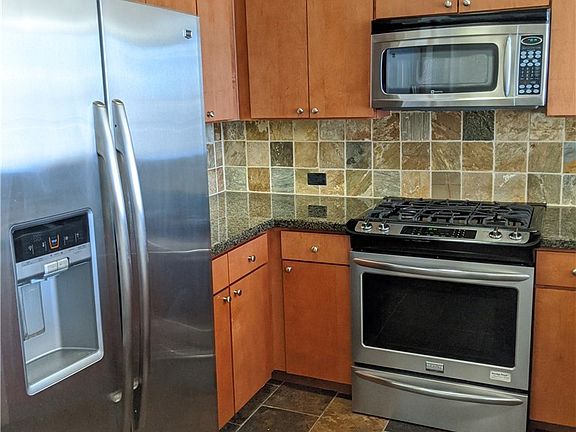 4th image of 840 E Green St Unit 431