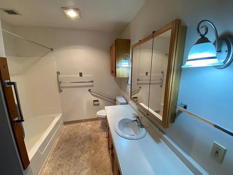 Salzer Square Apartments — Photo 11