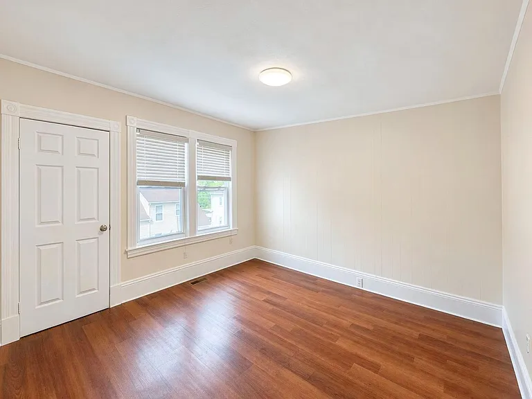 325 Rogers St — Photo 33
