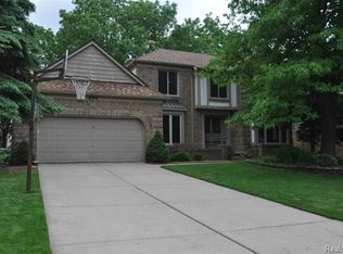 694 Snowmass Dr, Rochester Hills, MI 48309