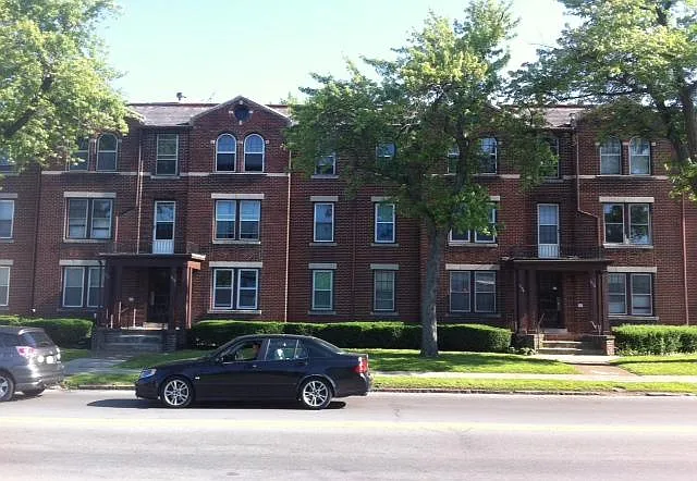 1130 Kenmore Ave