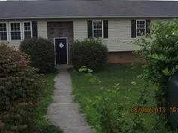 412 Hawley Meadows Ct, Blountville, TN 37617