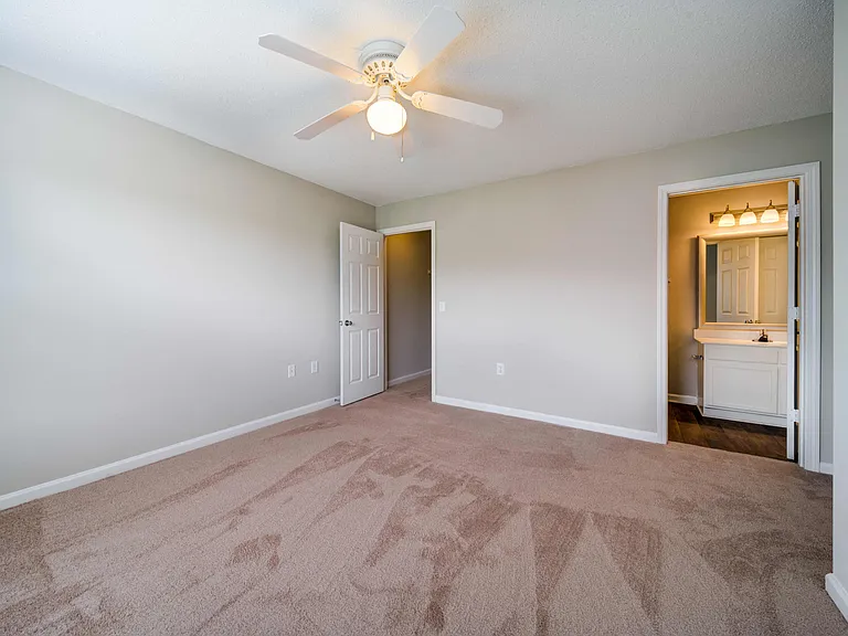 Summerlin Ridge Apartments — Photo 40