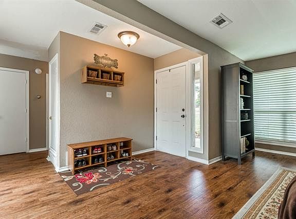 3rd image of 1718 Elizabeth Dr