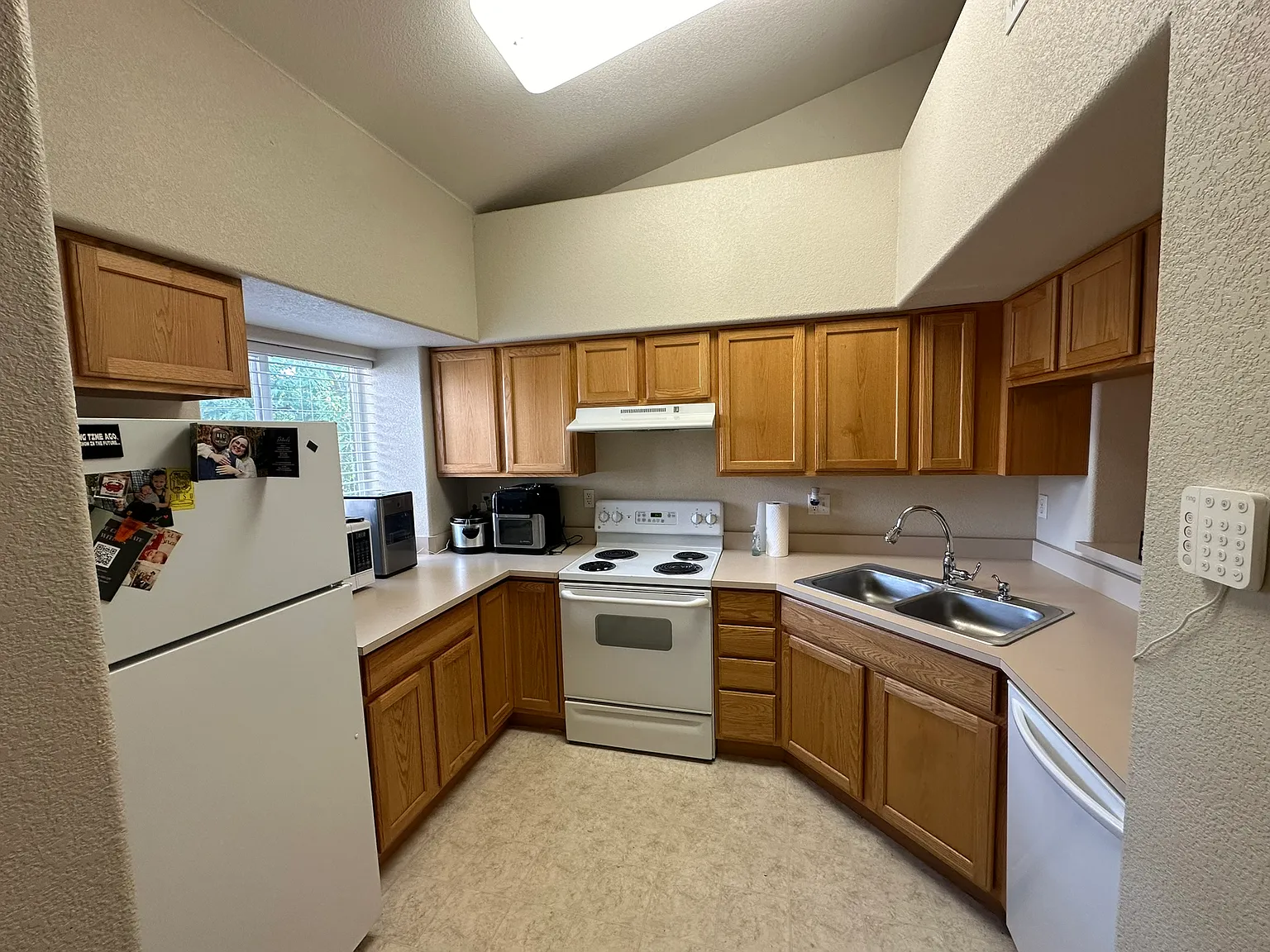 2 bed, 1042 sqft, $2,000 — Photo 4