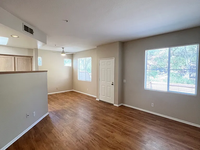 102 Santa Barbara Ct — Photo 4