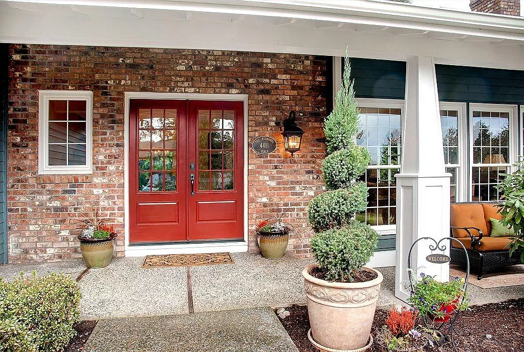 4 bed, 2.5 bath, 2720 sqft, $4,500 — Photo 2