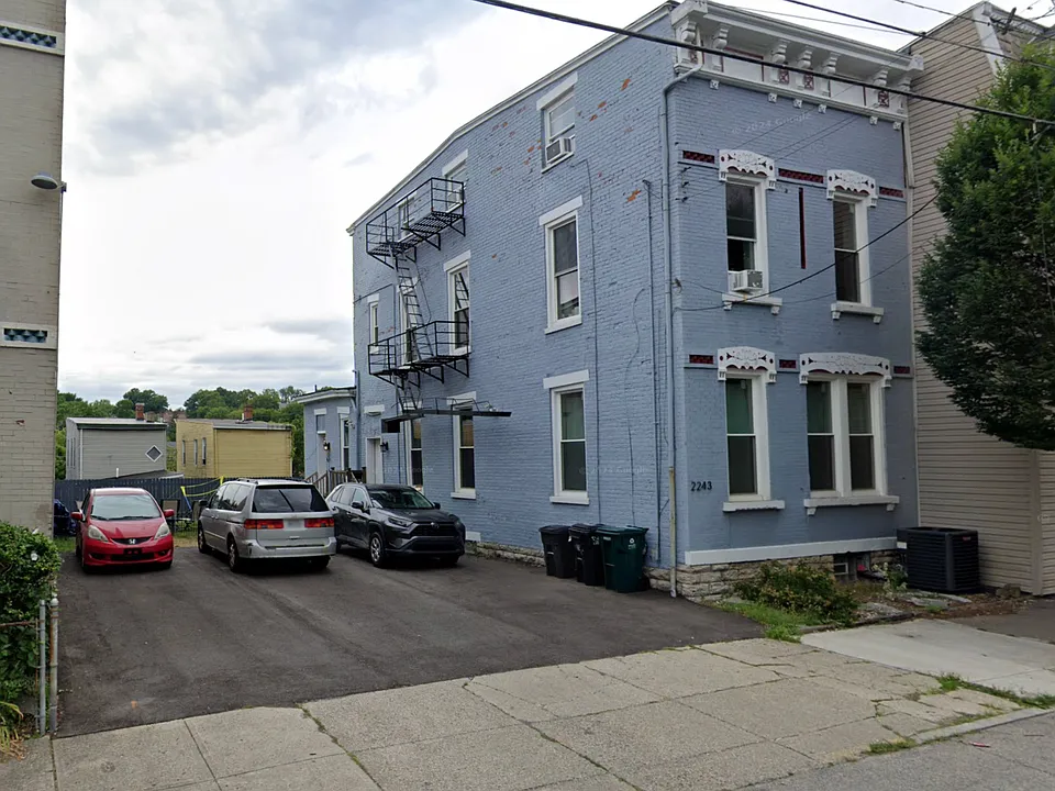 2243 Victor St