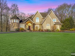 5 High Mountain Dr, Boonton, NJ 07005