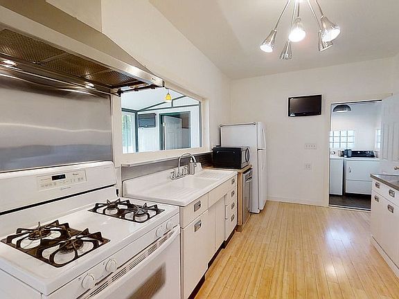 4th image of 63 Richard Ave