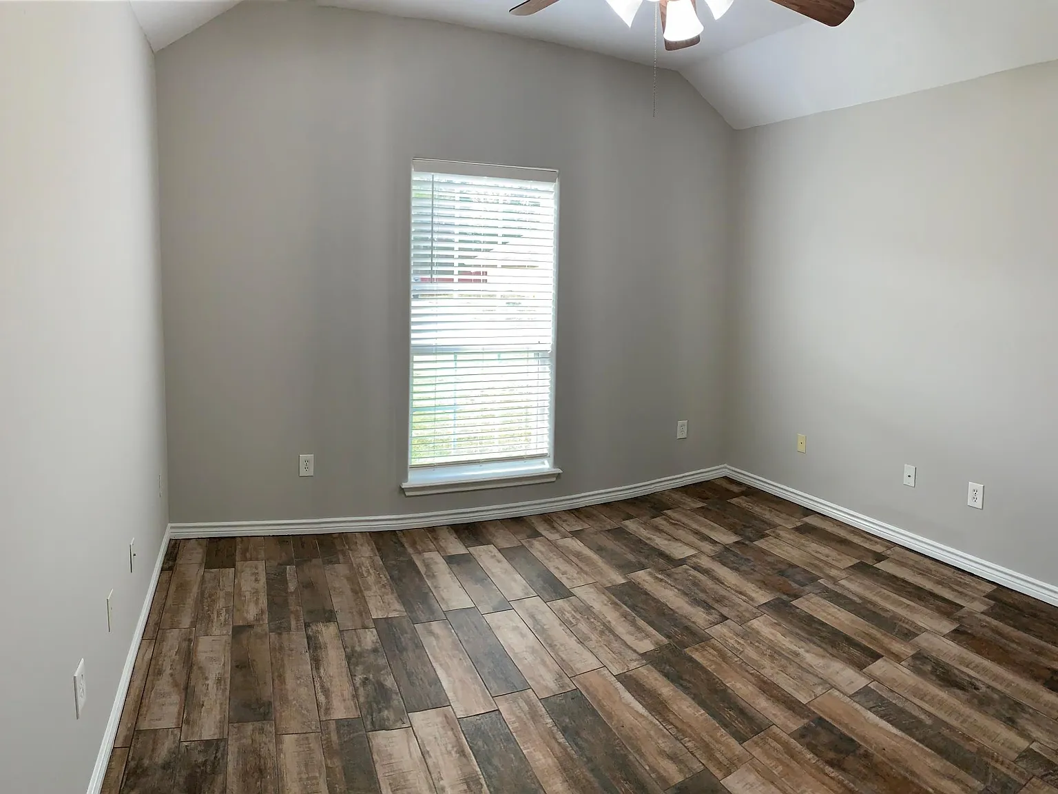 274 Hunters Glen Drive — Photo 3
