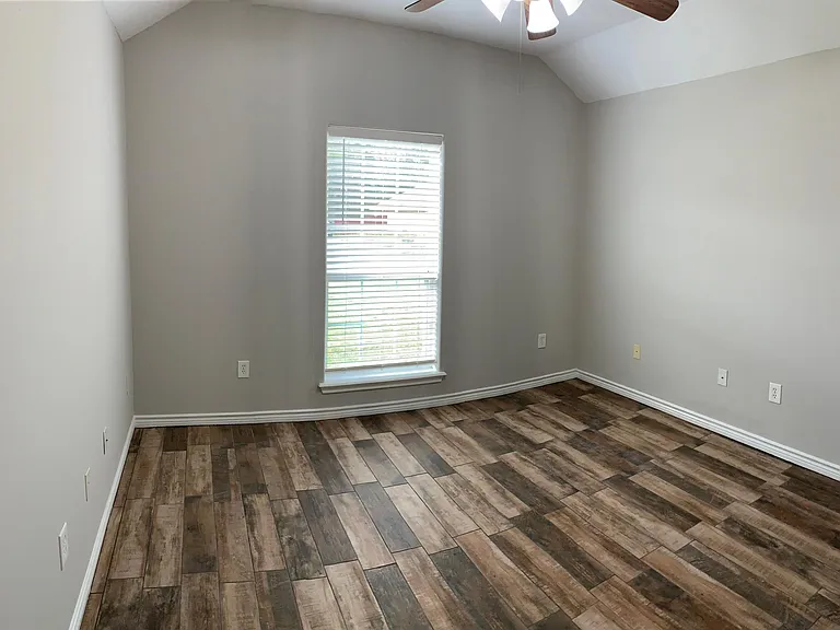 Hunters Glen Dr — Photo 3