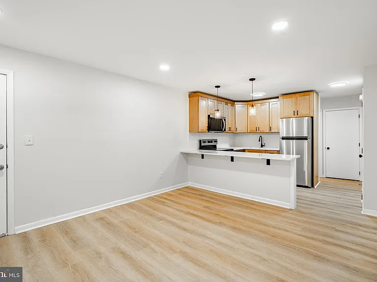 300 N Penn St #W7 — Photo 4