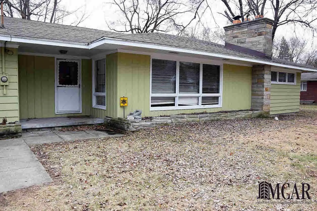 1079 Oakmont Dr photo 1