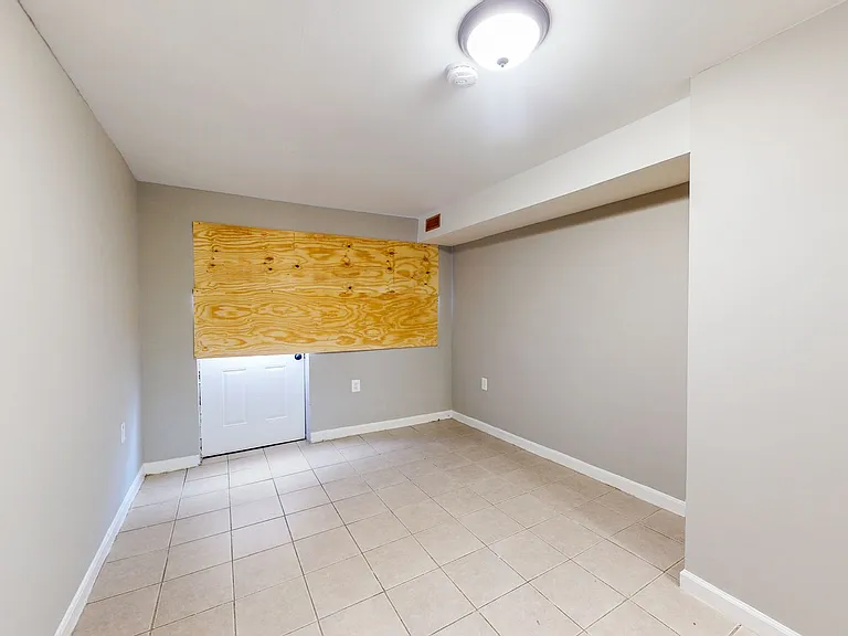 1142 Sargeant St — Photo 17