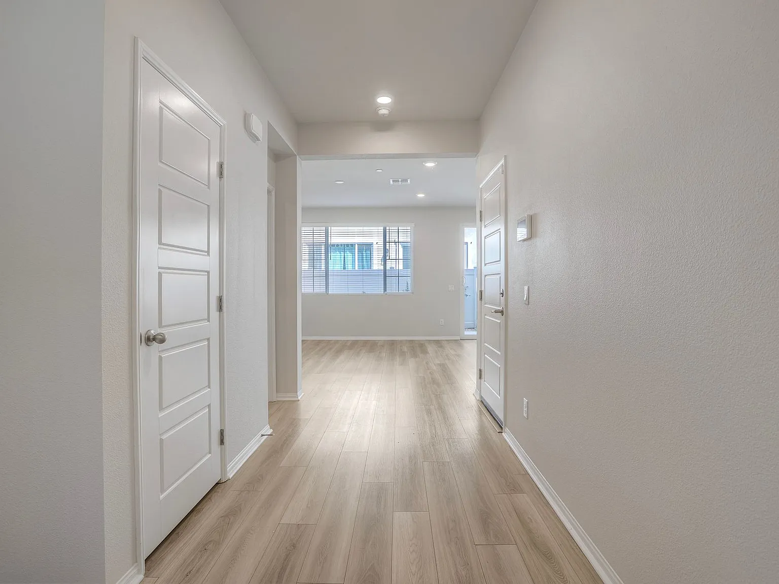 3 bed, 2.5 bath, 1731 sqft, $3,495 — Photo 2