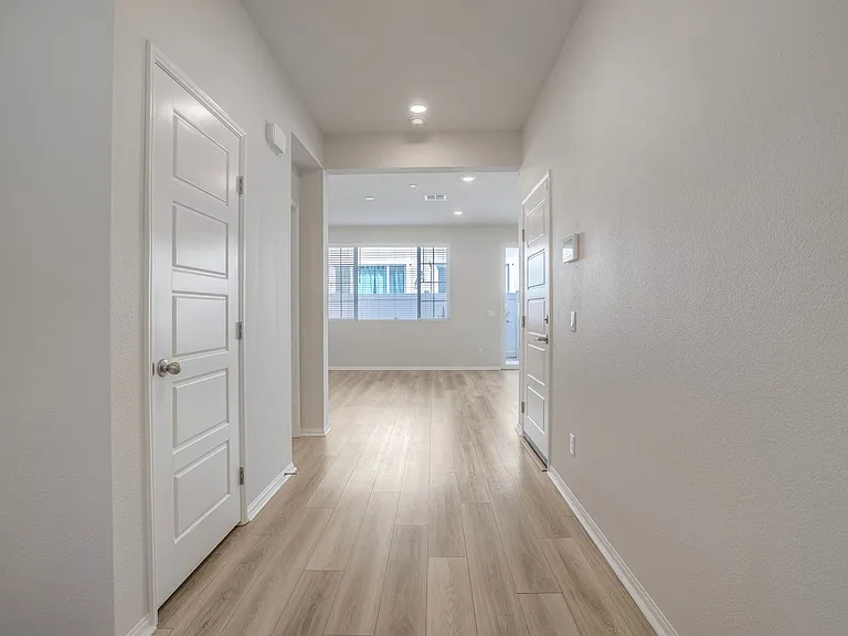 40530 Melrose Dr — Photo 2