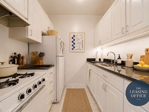 3rd image of 297 W 12th St APT 3A