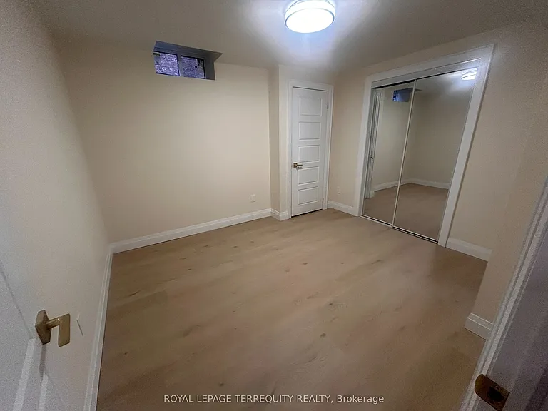 4 Sutton Ct — Photo 7