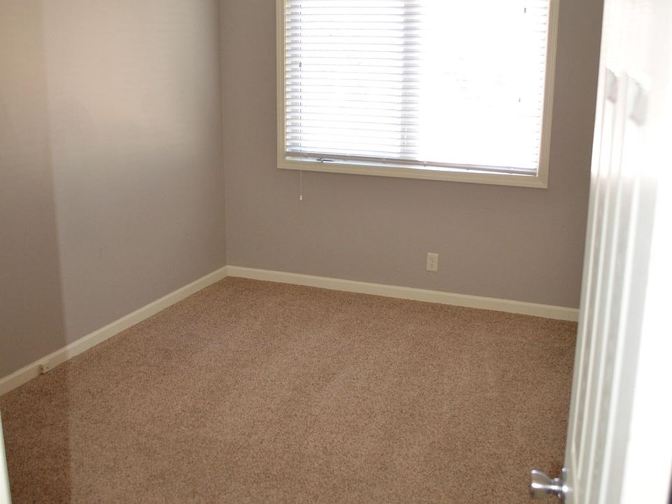 2nd image of 1518 D St APT 4