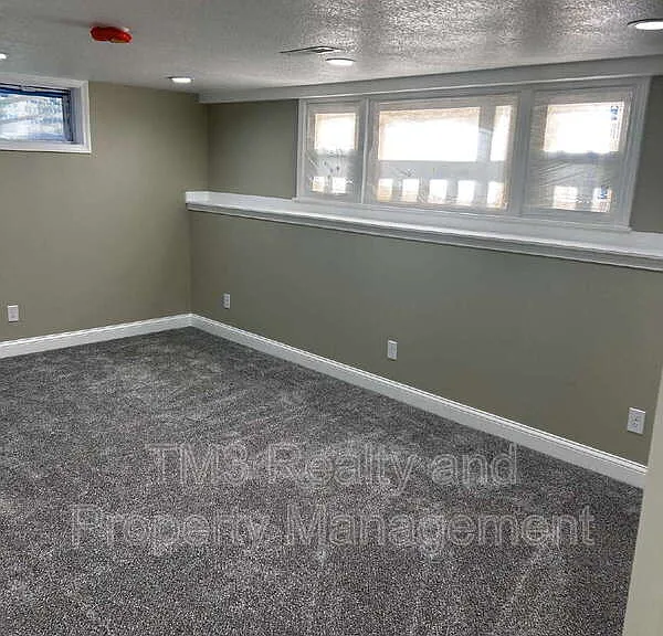 506 S 17th St — Photo 35