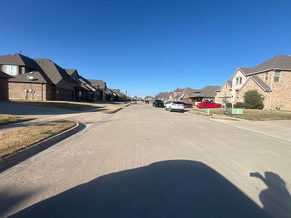 4th image of 4614 Amesbury Ln