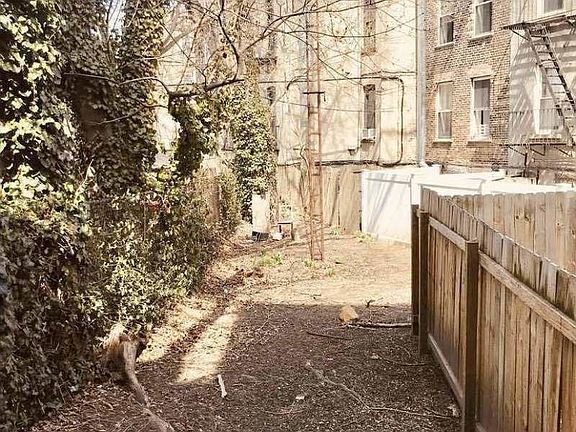 3rd image of 429 Sterling Pl #1W