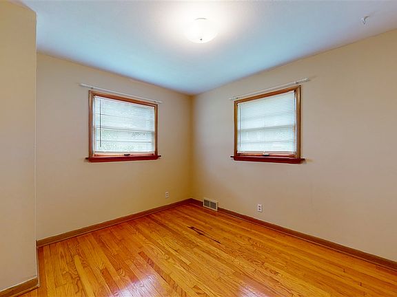 5th image of 2215 Oak Lawn Ave