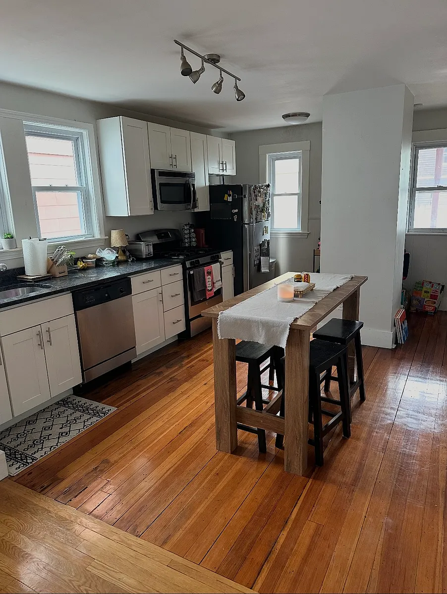 Photo 1 of 10 - 24 Sydney St #1 - Somerville, MA Primary Photo - 24 Sydney St #1