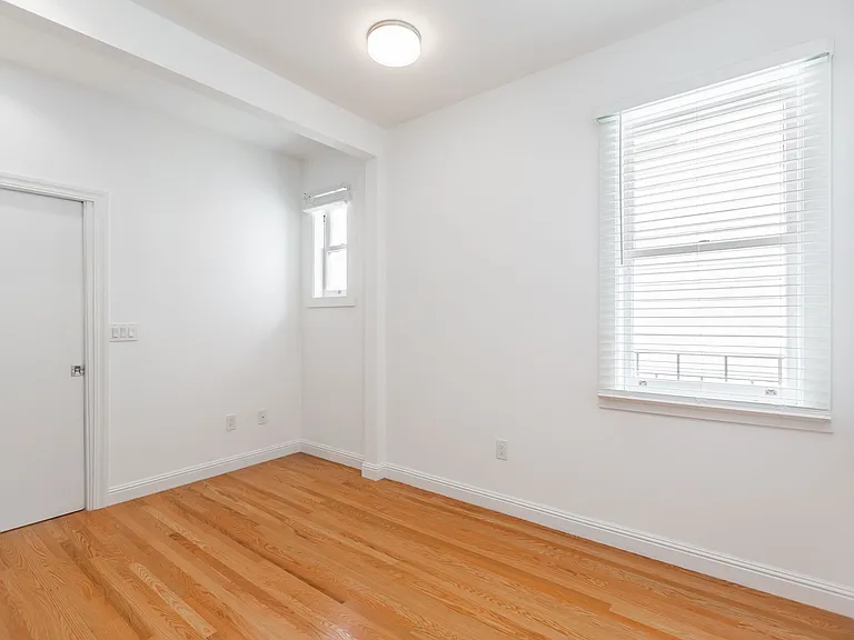 634 Powell — Photo 8
